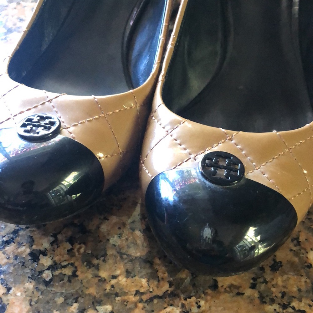 Tory Burch Kaitlin Quilted Cap-Toe Pump - Picture 7 of 7